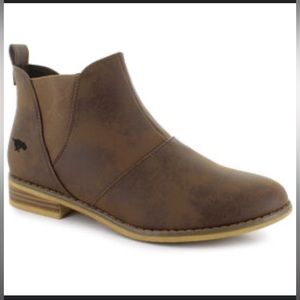 Size 8 womens booties. Rocketdog.